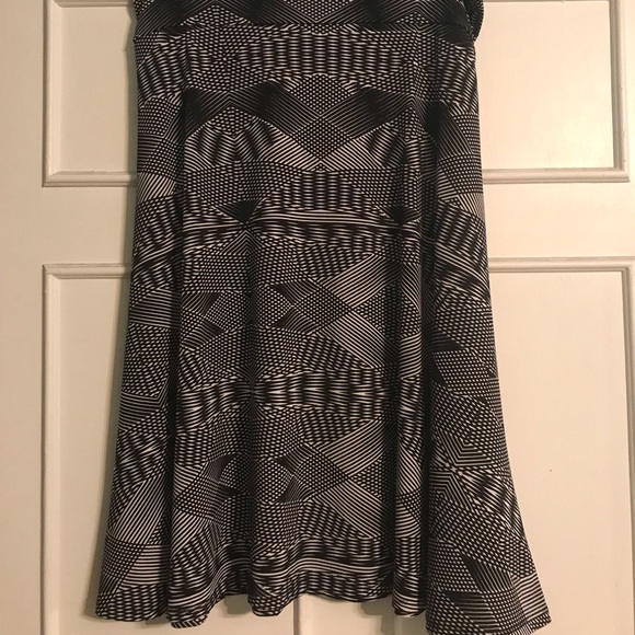 LuLaRoe Dresses & Skirts - LulaRoe XL Azure skirt.  Black/white.  Worn once.